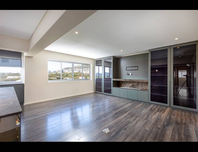 3 BEDROOM APARTMENT RENTED IN MOUILLE POINT